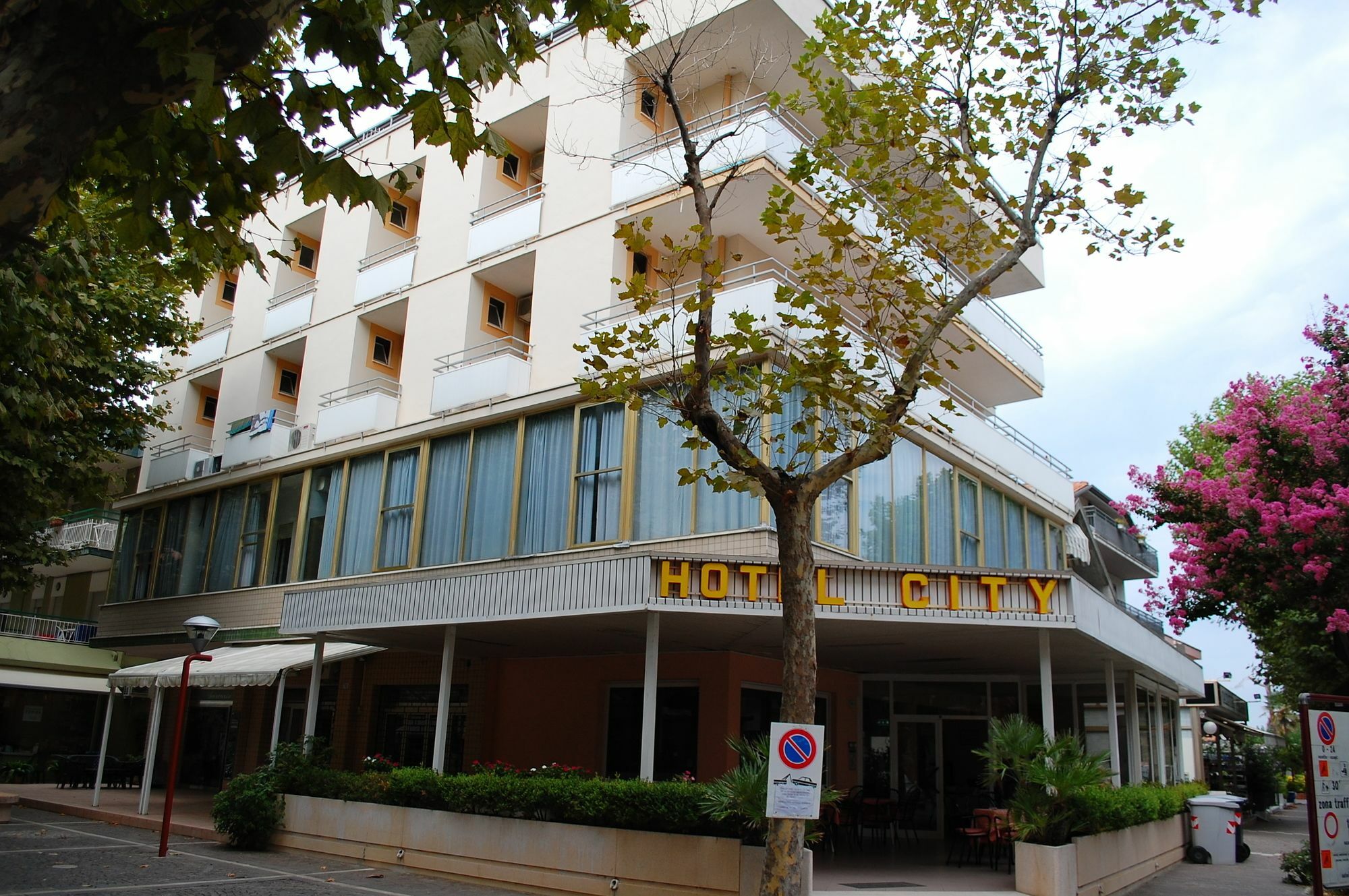 Hotel City มิซาโน อาดรีอาติโก ภายนอก รูปภาพ